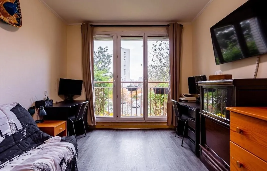 Private Double Bedroom Near Paris Cachan